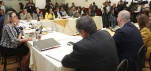 Los miembros de la comisi&oacute;n dieron lectura al informe.