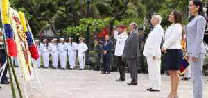 Autoridades acudieron ante la Columna de los Pr&oacute;ceres para rendir homenaje por los 198 a&ntilde;os de Independencia de Guayaquil.