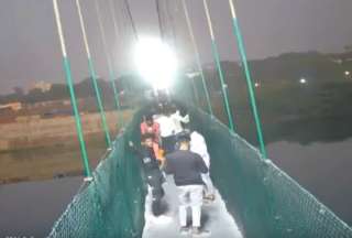 Puente Cosanga colapsó en Napo
