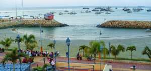 Comerciantes de La Libertad reanudan sus actividades en medio del temor