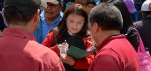 La asistencia a la concentraci&oacute;n convocada en favor del alcalde Mauricio Rodas fue controlada mediante listas en la Plaza de la Independencia, en la capital.