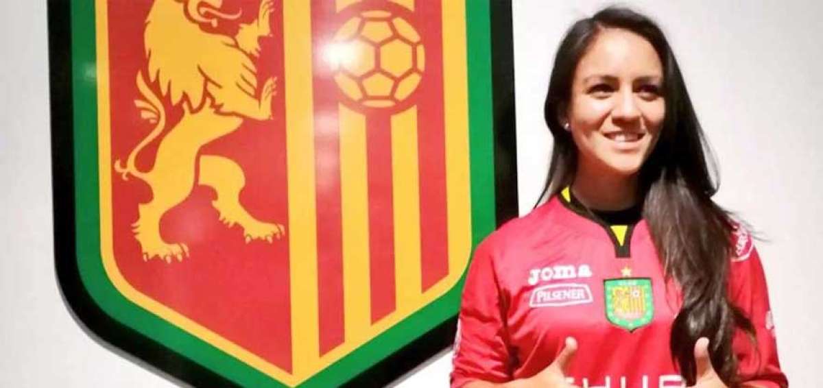 La directora t&eacute;cnica Paulina Pino estuvo al mando, este fin de semana, de un selectivo para rearmar la plantilla del Deportivo Cuenca de esta temporada.