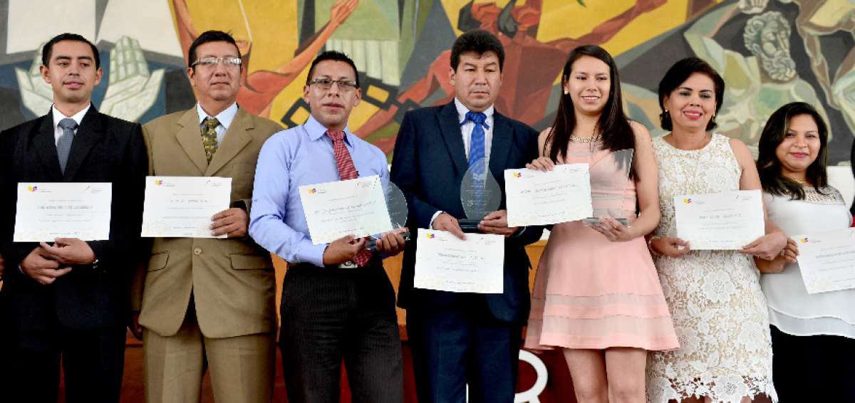 La &eacute;lite educativa del pa&iacute;s recibi&oacute; un reconocimiento