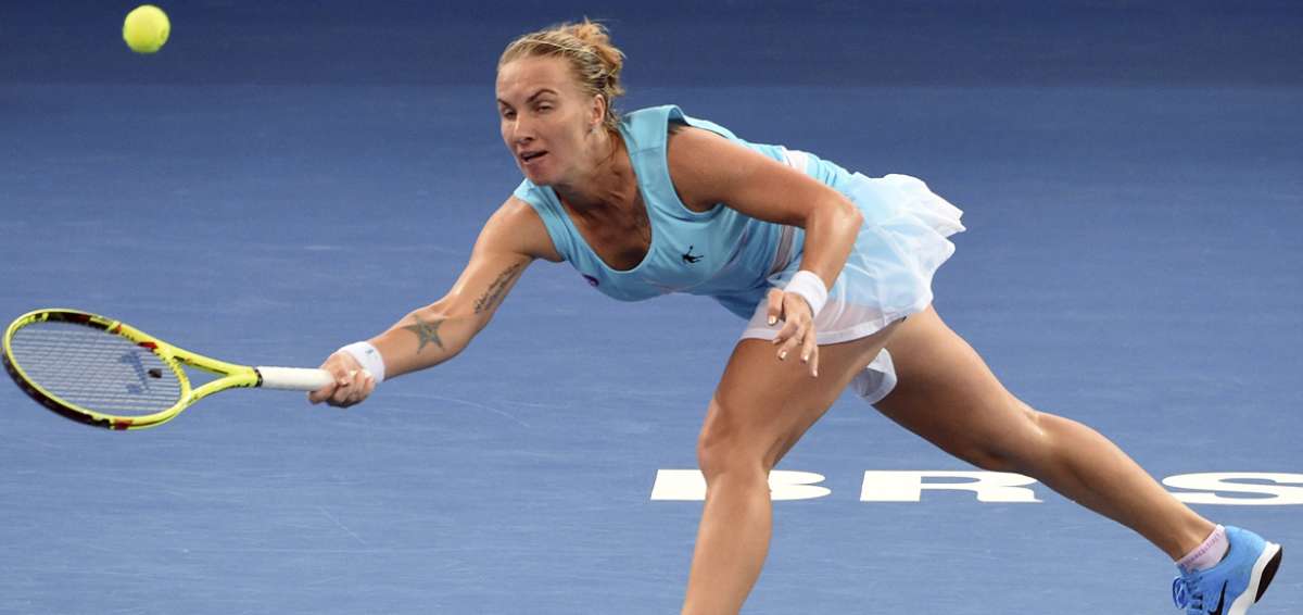 Muguruza pasa a semifinales en torneo de Brisbane; Kerber eliminada