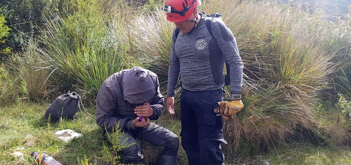 Bomberos de Cayambe encontraron a personas desaparecida en el p&aacute;ramo de Chalpar