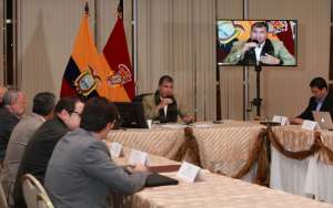 El presidente Rafael Correa durante el conversatorio con los medios de comunicaci&oacute;n desde Azuay. Foto: Presidencia de la Rep&uacute;blica 