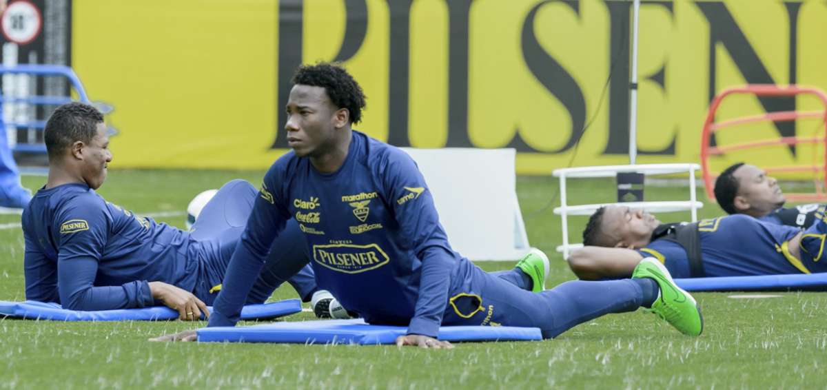 Caicedo durante la pr&aacute;ctica de la Tricolor.