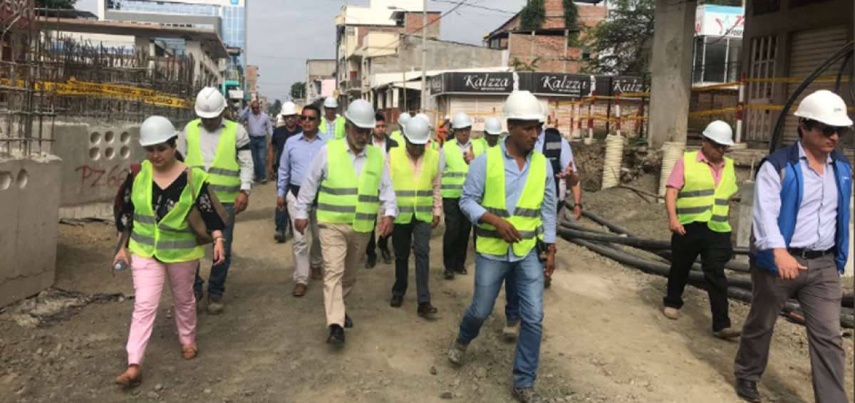 El ministro Carlos P&eacute;rez recorri&oacute; las zonas de la provincia de Manab&iacute; que en 2016 fueron afectadas por un terremoto de 7,8 grados.