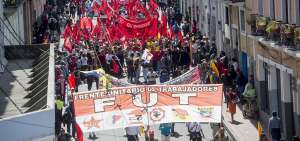 Representantes sindicales afines al Frente Unitario de Trabajadores anunciaron la realizaci&oacute;n de marchas en todo el pa&iacute;s para apoyar la convocatoria a consulta.