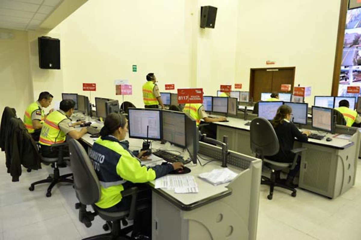 Los operadores del ECU-911 reciben llamadas diarias que alertan sobre violencia intrafamiliar. Agentes de Polic&iacute;a acuden los casos de agresi&oacute;n. Fotos: Roberto Ch&aacute;vez│El Tel&eacute;grafo