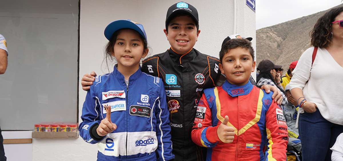 Le&oacute;nidas Drouet (c), Dom&eacute;nica Arellano y Alejandro Uma&ntilde;a conformaron el podio de la primera edici&oacute;n de la copa, destinada a pilotos menores de 12.