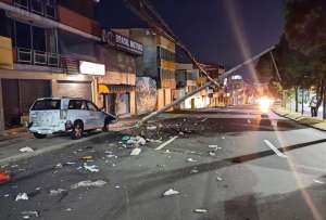 Quito: Av. 6 de Diciembre cerrada por siniestro de tránsito en sector La Kennedy