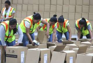 El CNE alegó el Gobierno venezolano no ha emitido una respuesta para poder distribuir los kits electorales a través de dos consulados.