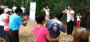 Andr&eacute;s Espinoza, instructor de taich&iacute;, explic&oacute; los beneficios del arte marcial para los pacientes con p&aacute;rkinson.