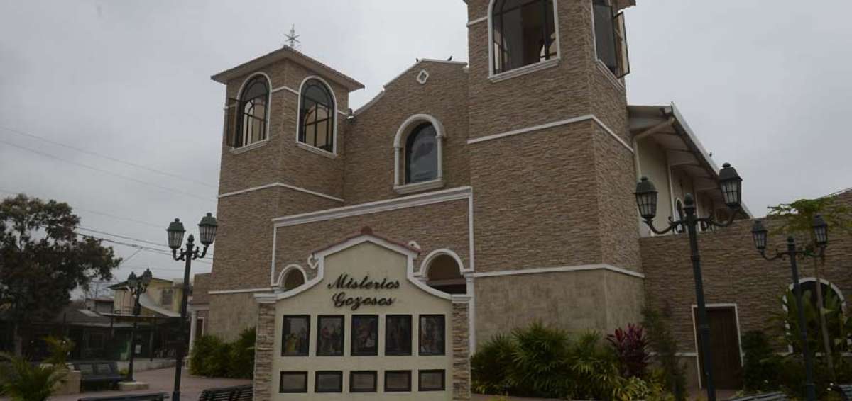 La iglesia remodelada de San Jer&oacute;nimo guarda la imagen del patrono tallada en madera. En honor a este santo se desarrollan sus fiestas los 30 de septiembre.