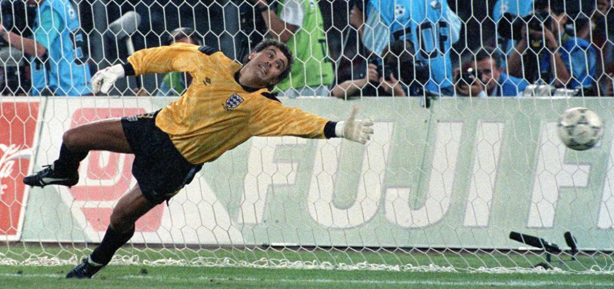 Shilton dice que Rooney deber&iacute;a haber dejado selecci&oacute;n inglesa tras Eurocopa