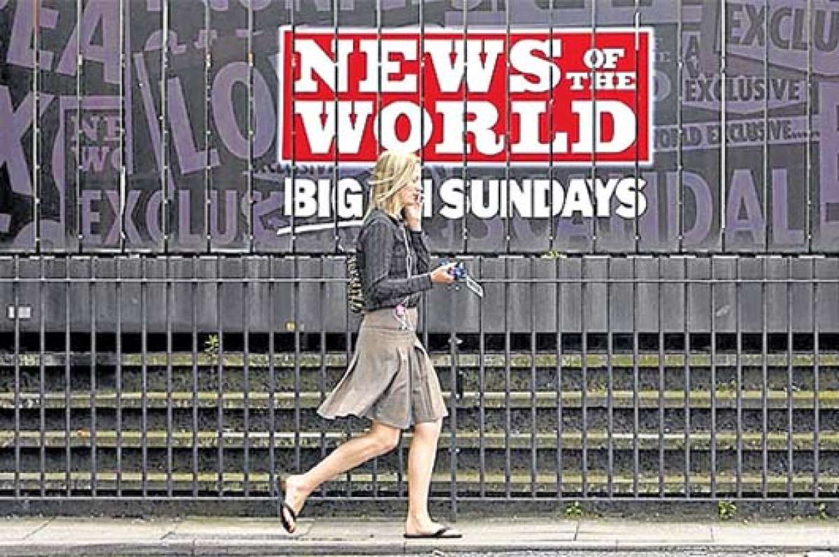 Los ex empleados de News of the World, incluido su presidente Rupert Murdoch, afrontan un juicio por violar la privacidad a trav&eacute;s de escuchas telef&oacute;nicas.