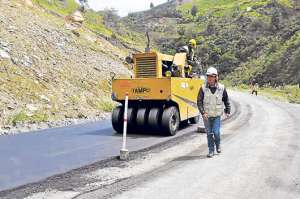 Los arreglos en la v&iacute;a Gualaceo-Lim&oacute;n registran un progreso del 6%