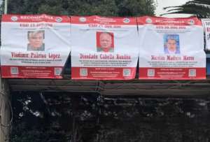 Pancartas en Quito ofrecen hasta USD 50 millones por Nicolás Maduro.