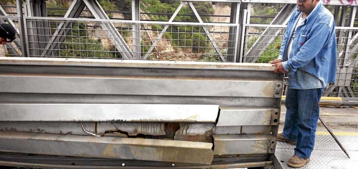 La Municipalidad reemplaz&oacute; y repar&oacute; algunos tableros del puente bailey que une, aproximadamente, hace tres a&ntilde;os Pomasqui con Calder&oacute;n. 