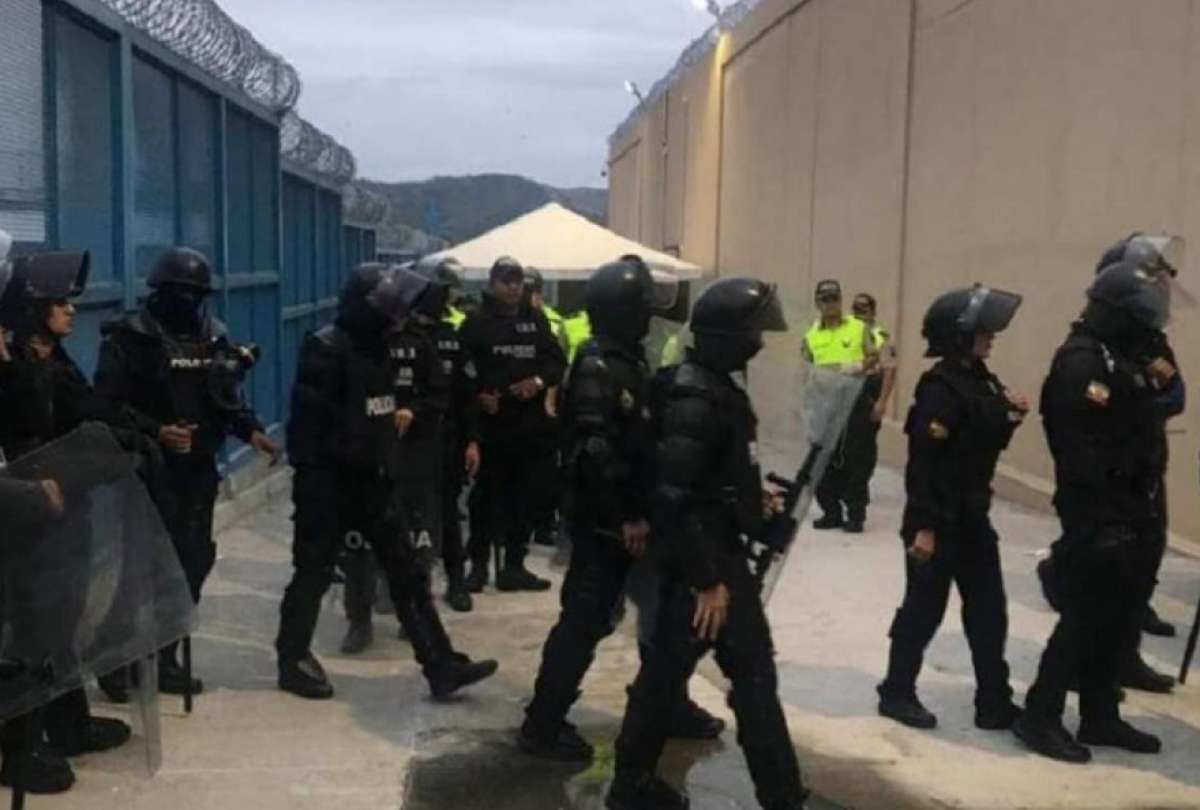 500 polic&iacute;as ingresaron a la Penitenciar&iacute;a para restablecer el orden
