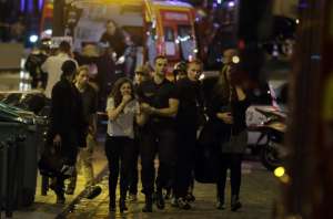 Tiroteos y explosiones en Par&iacute;s