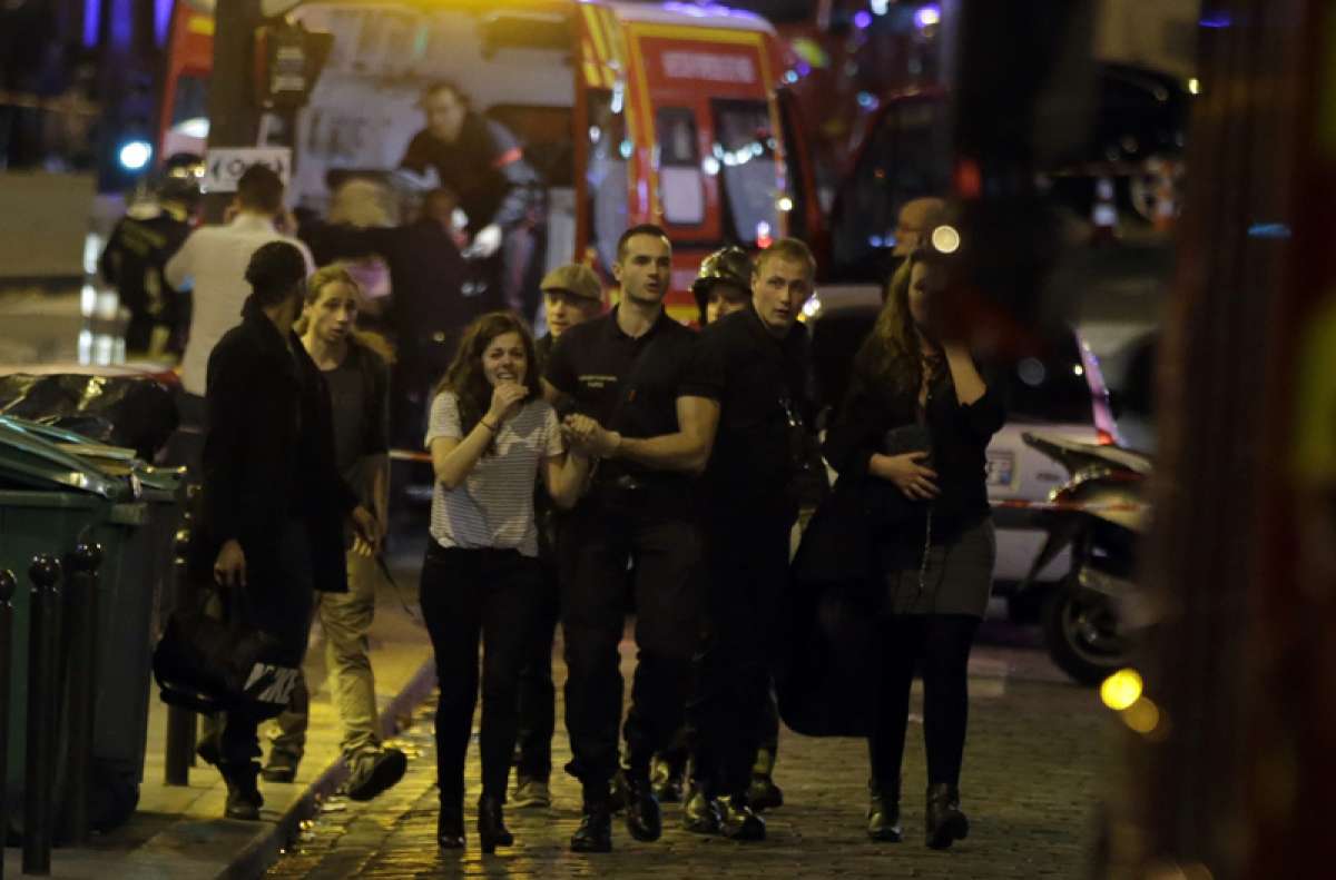 Tiroteos y explosiones en Par&iacute;s