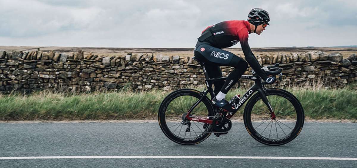 Chris Froome realizaba un reconocimiento de la ruta por donde pasar&aacute; el Tour de Francia, cuando sufri&oacute; una ca&iacute;da y se fractur&oacute; el f&eacute;mur.