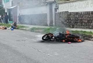Hombre se defiende de dos antisociales