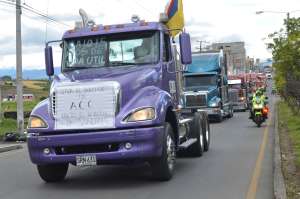 Al momento no se han presentado cierre de v&iacute;as, pero mediante turnos los camioneros mantienen un campamento en el sector de Yanal&aacute;, usan un contenedor como centro de reuniones y preparan alimentos a un lado de la v&iacute;a.