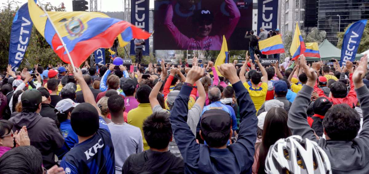 Miles de personas se reunieron en el parque La Carolina para festejar el triunfo de Carapaz en el Giro de Italia.