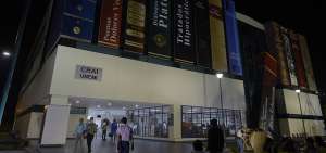 Profesionales que se titularon en esta universidad y la ciudadan&iacute;a recorrieron las nuevas instalaciones.