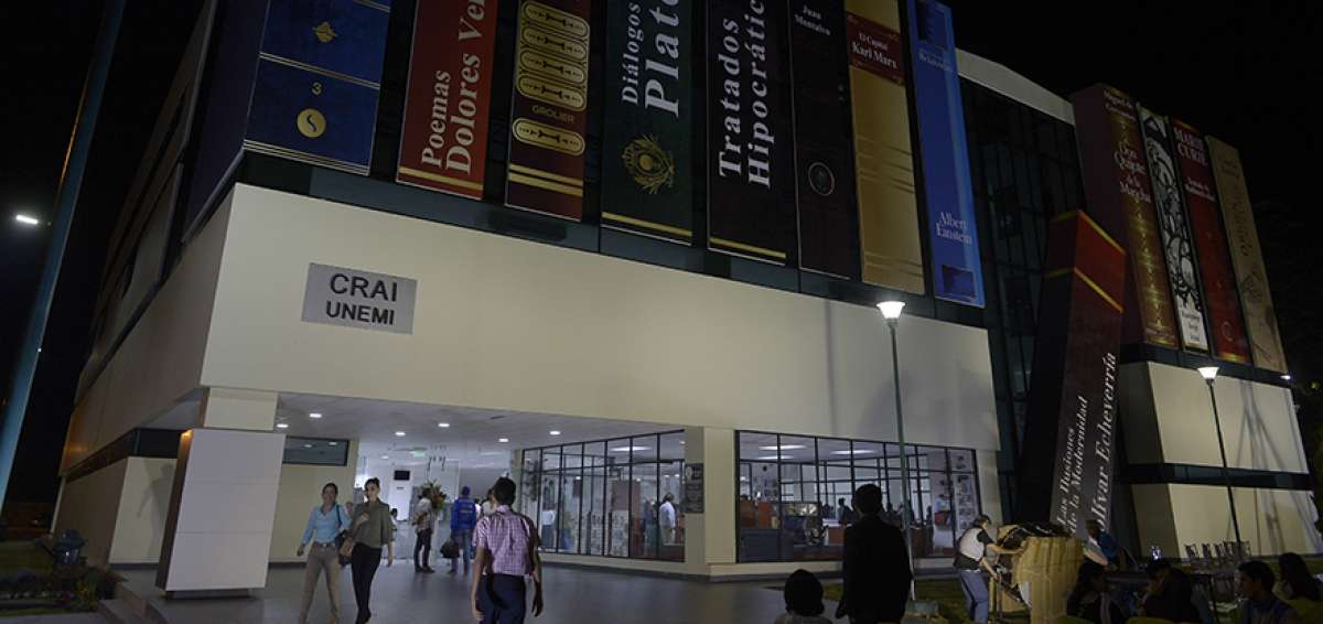 Profesionales que se titularon en esta universidad y la ciudadan&iacute;a recorrieron las nuevas instalaciones.