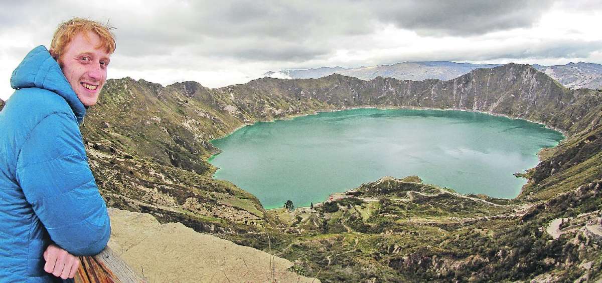 El Quilotoa es el volc&aacute;n m&aacute;s occidental de los Andes ecuatorianos, dentro de su cr&aacute;ter se form&oacute; una caldera con un di&aacute;metro de casi 9 km. El colapso de esta elevaci&oacute;n se produjo hace unos 800 a&ntilde;os.