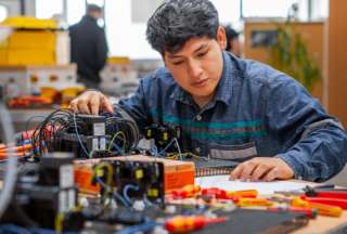 Alemania ofrece cupos para estudiar Mecánica Industrial y Electrónica de Procesos Industriales. 