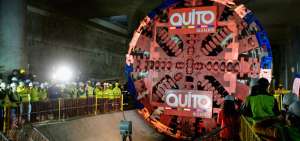 El alcalde de Quito inici&oacute; simb&oacute;licamente, el pasado 24 de enero, la excavaci&oacute;n del t&uacute;nel por el que circular&aacute; el sistema subterr&aacute;neo de transporte.