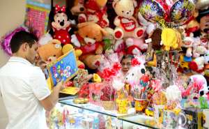 Varios locales del centro de Guayaquil realizaron ofertas por el d&iacute;a del amor y la amistad. Foto: Miguel Castro |  El Tel&eacute;grafo