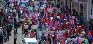 Moradores de barrios de Quito marcharon en contra de gesti&oacute;n del alcalde Rodas