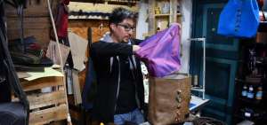 Alexander Andrade vivi&oacute; dos d&eacute;cadas en Italia, donde dio a conocer el arte de elaborar art&iacute;culos en cuero.
