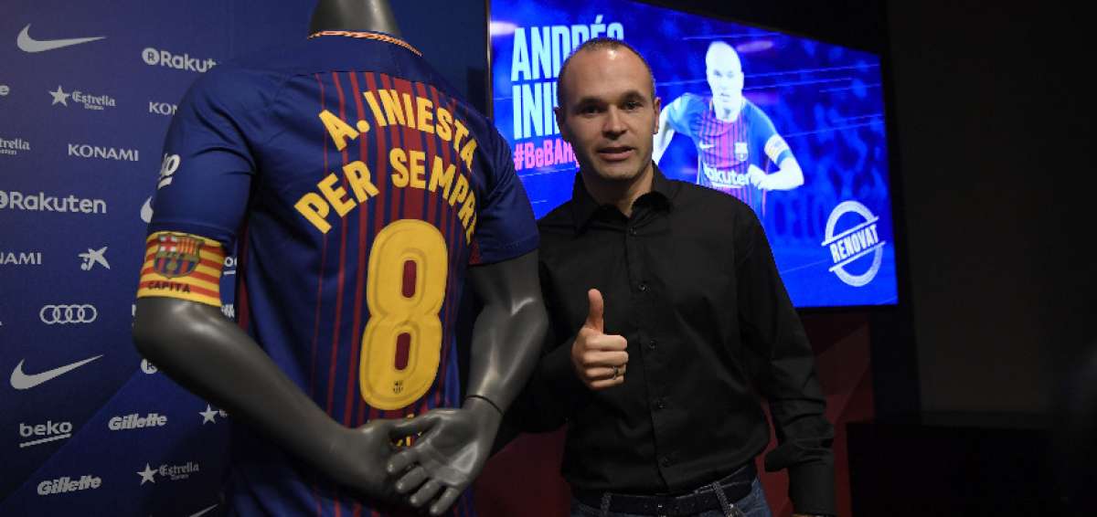 Andr&eacute;s Iniesta sell&oacute; su contrato de por vida con el FC Barcelona