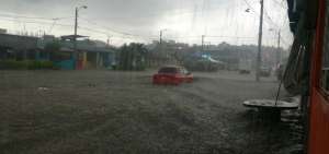 En Socio Vivienda las calles quedaron cubiertas por el agua, seg&uacute;n fotos que circularon en redes sociales.