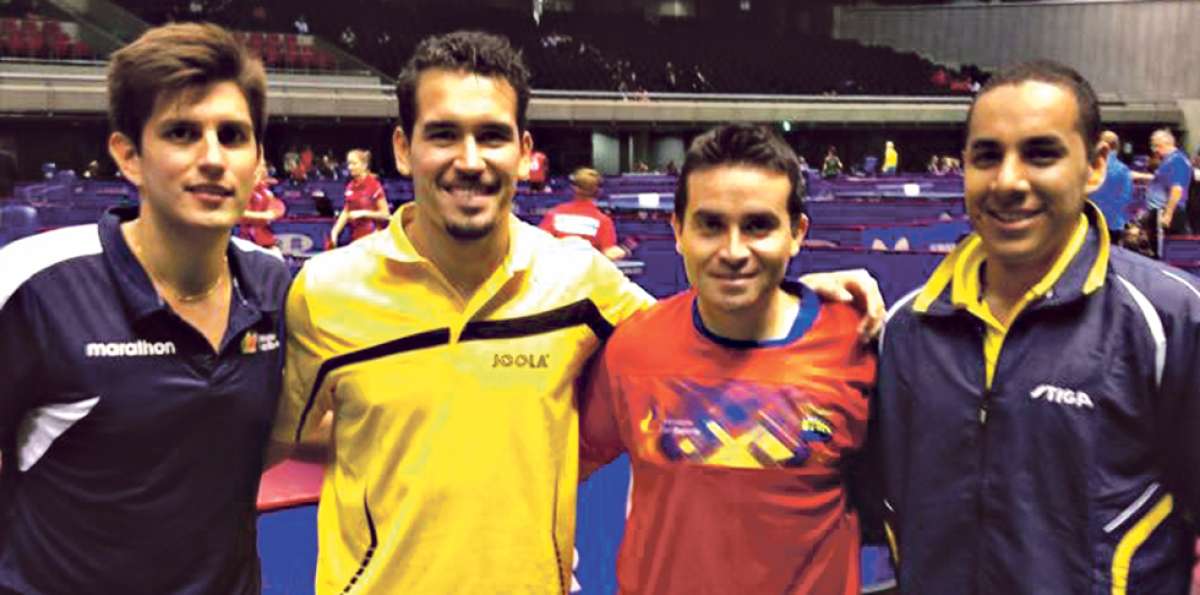 Leonardo L&oacute;pez (der.) conform&oacute; por primera vez la selecci&oacute;n de Guayas de tenis de mesa a los 14 a&ntilde;os. Foto tomada de su cuenta en facebook.