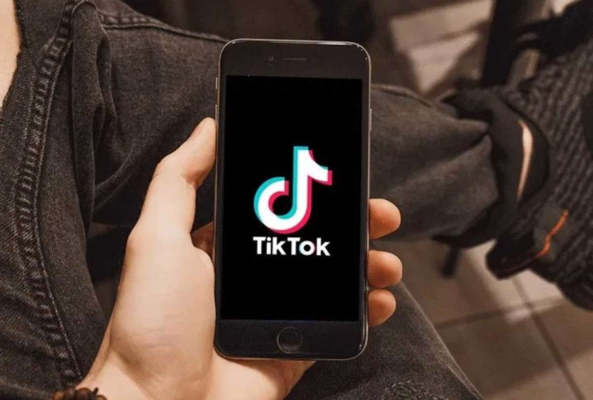 La red social TikTok amplía sus funciones de mensajería para competir con Instagram y WhatsApp, con medidas de seguridad para usuarios menores de edad.