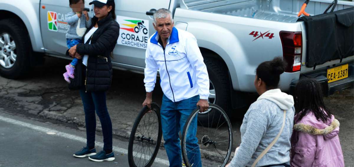 El entrenador del equipo Prefectura del Carchi, Paulo Caicedo, est&aacute; siempre pendiente de sus pupilos.