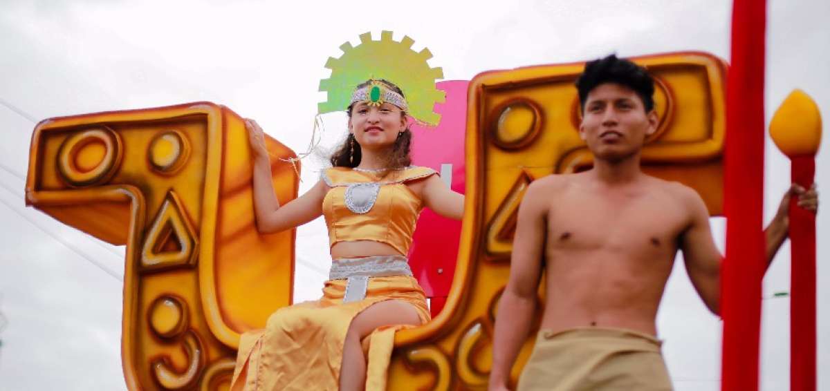 Colorido y algarab&iacute;a en las fiestas de Manta