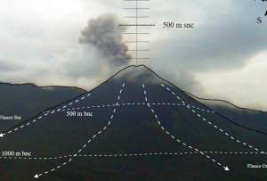 Autoridades recomiendan precaución ante lahares que descienden del Reventador