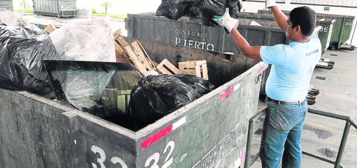 La ciudad cuenta con 12 centros de acopio para receptar los desechos que no pueden ser recogidos por carros recolectores.