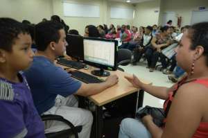 Los padres de familia acudieron a los distritos de educaci&oacute;n para presentar observaciones del proceso de asignaci&oacute;n o gestionar tr&aacute;mites. Foto: Pilar Vera | El Tel&eacute;grafo