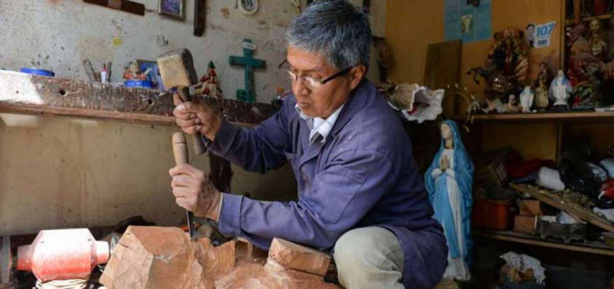 La religiosidad popular se forja con madera en Azuay