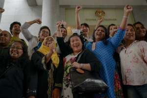 Activistas transexuales celebran la decisi&oacute;n del tribunal de apelaciones de Putrajaya. Foto: AFP